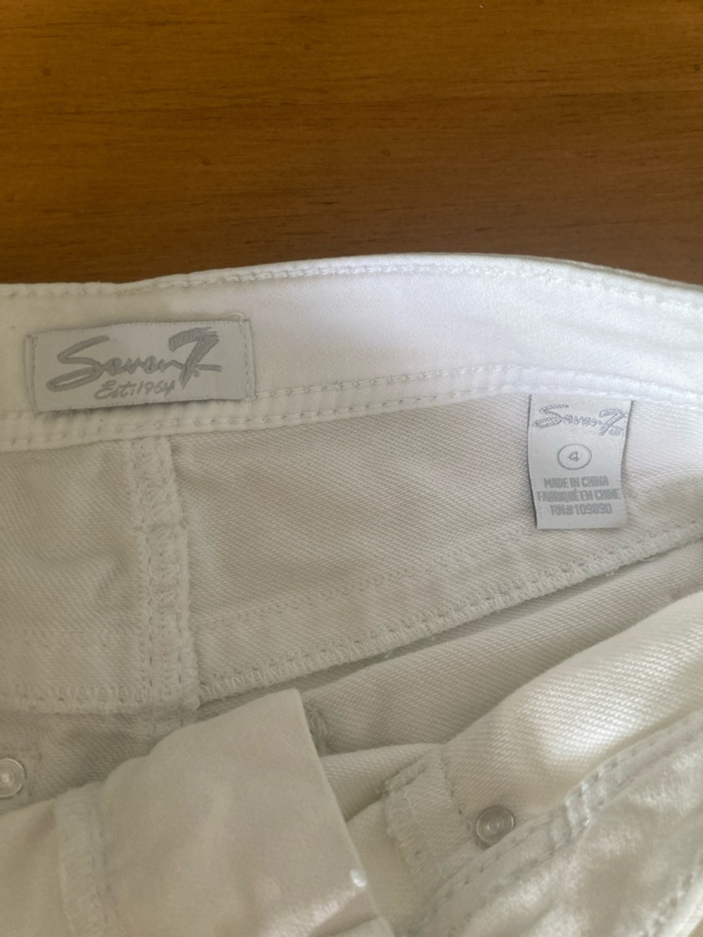 Seven7 White Denim Jean Shorts - Casual Summer Staple - Picture 2 of 3